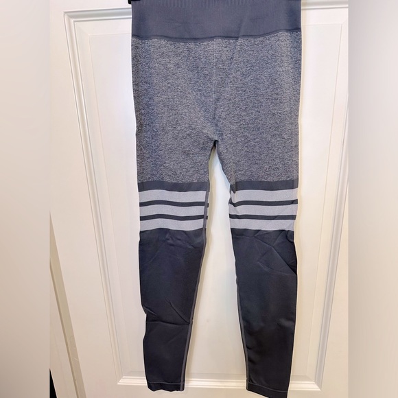 Striped gray fitness set legging and top - Picture 5 of 6